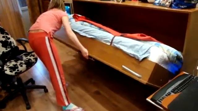 Откидная кровать.
