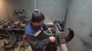 Токарный станок Кусон 3,подтягиваю подшипники шпинделя.