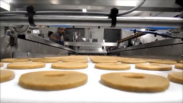 Линия Экструзии с посыпкой/поливкой и укладкой на противень