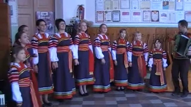 "Ехал Ванька из Рязаньки" исполняет фольклорный ансамбль "Исток" смотреть онлайн