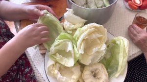 ДОЛМА В СВЕЖИХ КАПУСТНЫХ ЛИСТЬЯХ. Как готовят его у нас