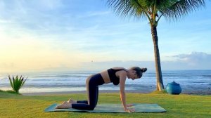 Мягкое вытяжение спины, шеи и плечевого пояса. Йога для начинающих.