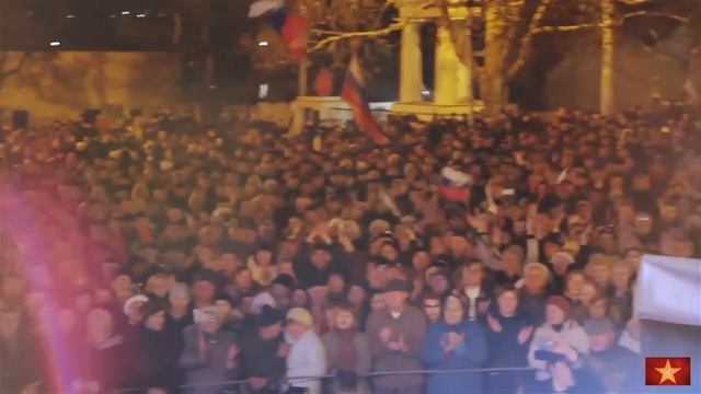 26.02.2014. Севастополь. пл. Нахимова_ "Андреевский флаг"_ Вика Цыганова и хор Ансамбля КЧФ. смотреть онлайн