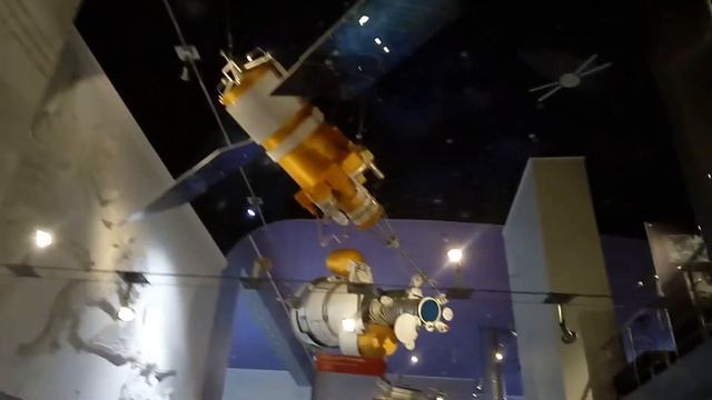 VLOG #8. Восьмой день в Москве / Полетели в космос смотреть онлайн