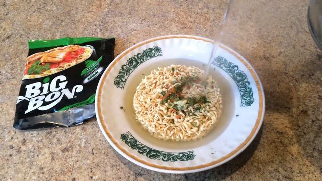 Big Bon Лапша Быстрого Приготовления со Вкусом Курицы и Соус Сальса Обзор смотреть онлайн