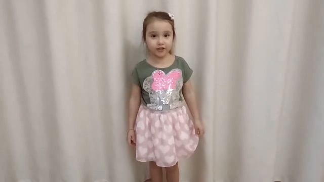 Полина Немчинова. Прочтение стихотворения "Отдайте всё хорошее другим...""
