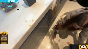 АКУЛИЧ ВЫТИРАЕТ НОГИ ГЕНСУХЕ