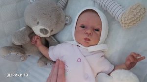 Реборн Оля плачет и не может заснуть. Укладываем спать / Зырики ТВ