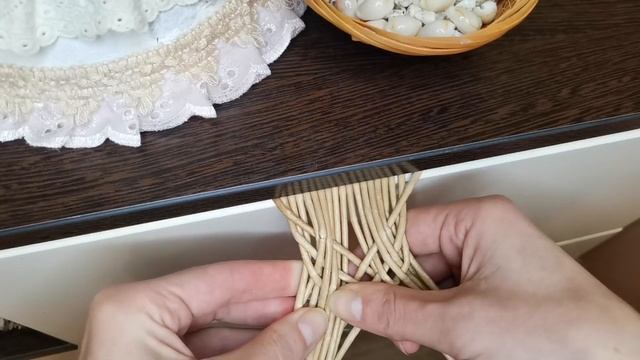 Ажурное плетение ручек для сумок и корзин.