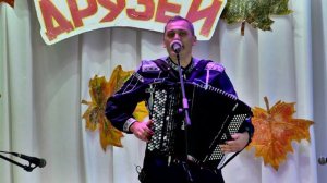 "На деревне тихо". Исполняют Александр Пузеркин и Александр Панов.