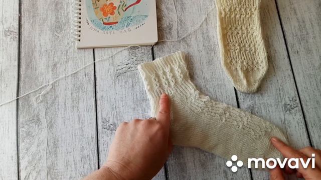Красивые носочки узором из книги 250 узоров Хитоми Шида