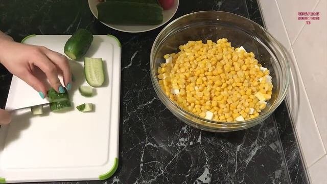 ВЕСЕННИЙ САЛАТ С КРАБОВЫМИ ПАЛОЧКАМИ