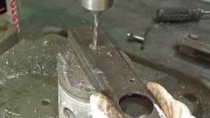 Почему такое не продают!!! простая конструкция самодельного орехокола ???