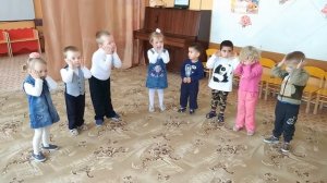 группа "Крошки"(2-младшая). Поздравляет с днем "Дошкольного работника"