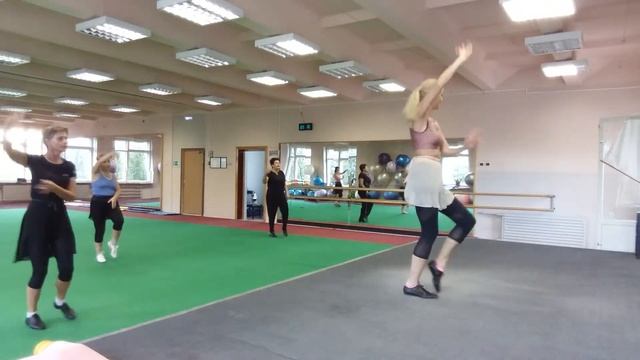 fitness #zumba #bachata. #Бачата основной шаг, учим основу смотреть онлайн