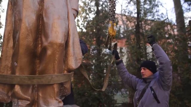 Памятник Пушкину распилили на части и снесли в Черновцах