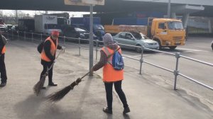 Дворники создают видимость работы.