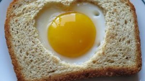 Яичница в хлебе Сердечко