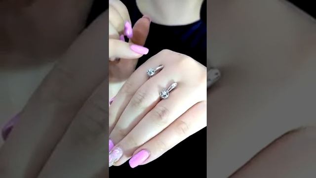 Серьги с бриллиантами 1020976 смотреть онлайн