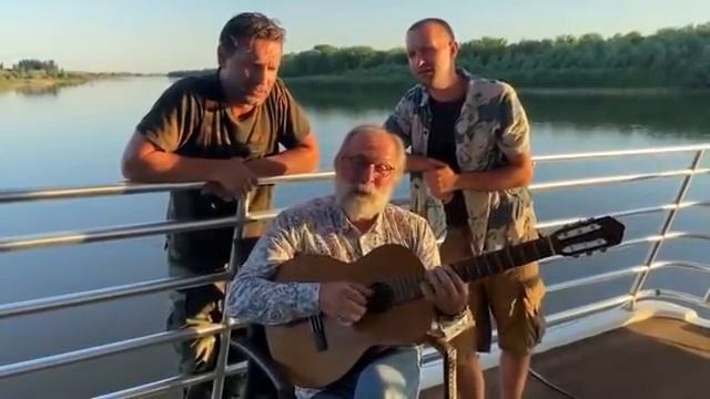 Федор Добронравов с сыновьями спели  – Есть только миг.