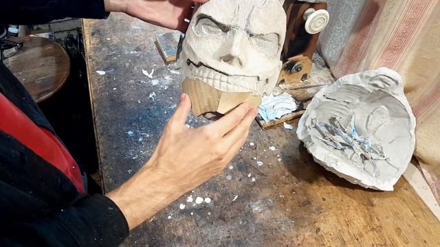 Как сделать маску титана Райнера (Бронированного титана) из аниме "Attack on titan" смотреть онлайн