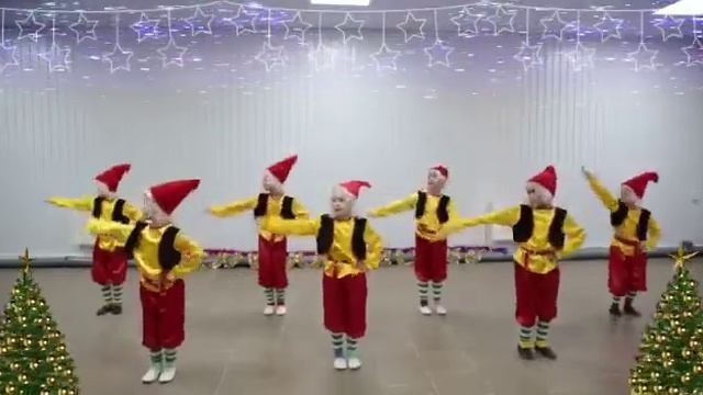 Гномики-лилипутики. Детский ансамбль танца "Росинка". смотреть онлайн