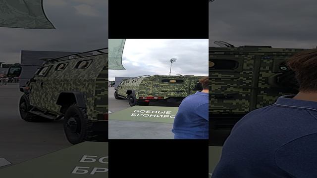 Бронеавтомобиль Тигр в необычном комуфляжном раскраскрасе
