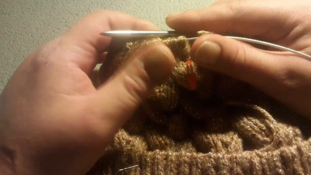 ШАПКА С КОСАМИ . Часть 3 . Макушка . Обзор готовой работы ! смотреть онлайн