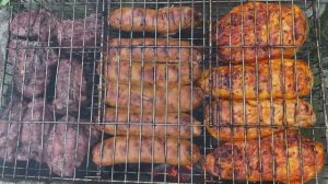 Вкусная и сочная куриная грудка в специях на мангале