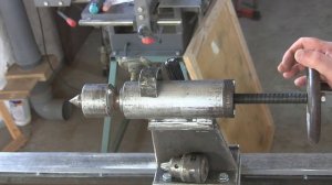 Рабочие моменты при изготовлении токарного станка по дереву.