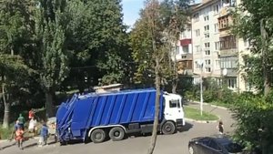 Новый синий мусоровоз MAN АА 9802 ТК