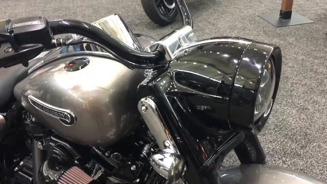 2017 Road King Harley-Davidson customized смотреть онлайн