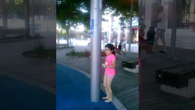 как лезть на столб смотреть онлайн