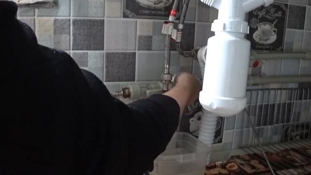 Устраняем протечку лопнувшей полипропиленовой трубы с помощью холодной сварки "Эпоксилин Момент" смотреть онлайн