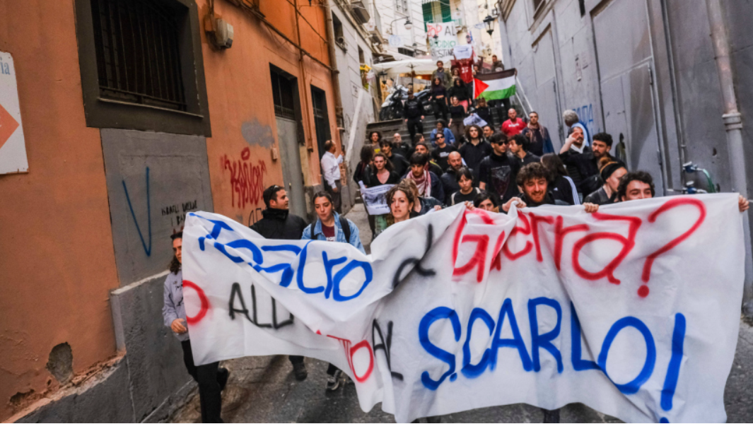 В Неаполе произошли столкновения между противниками НАТО и полицией