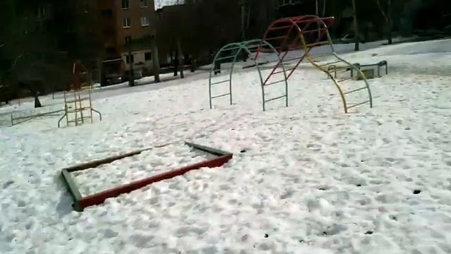 Екатеринбург, Уралмаш, 25 марта, весна. Шприц оттаял :) смотреть онлайн