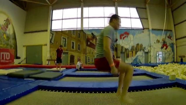 Батут.Сальто.Железные яйца.Бобик сдох смотреть онлайн