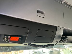Установка автомобильной рации.