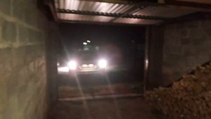 Как это было.Подъёмно-поворотные ворота.Первый заезд в гараж!)