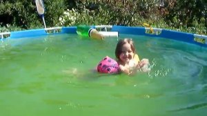 Соня плавает 1