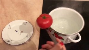 Как быстро снять кожуру с помидора?