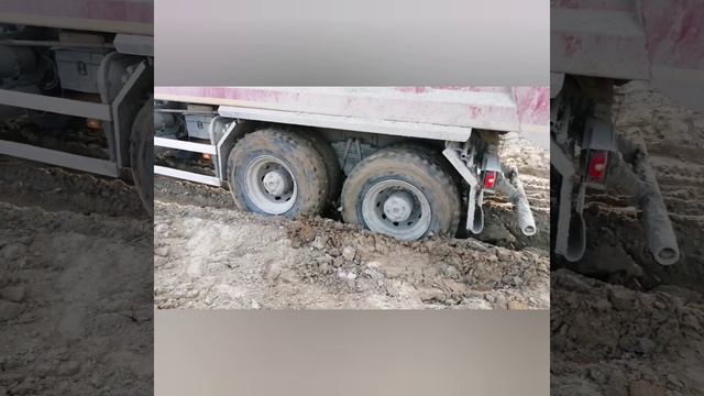 Работа водителей самосвалов.
