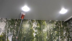 КАК и ЧЕМ помыть натяжной потолок на кухне БЕЗ РАЗВОДОВ?! Чем мыть натяжной потолок от пыли, жира?!