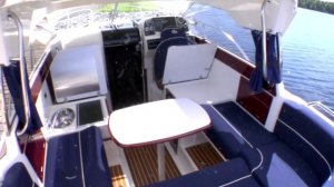 Aquador 23 HT - Кабинный катер с хардтопом и открытой рубкой для моря