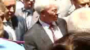 Азаров в г.Петровское Луганской обл.