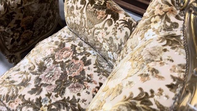 Мягкий диван в стиле «второго» рококо 1940-х гг. смотреть онлайн