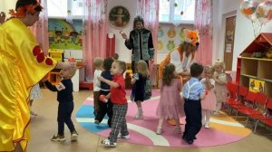 Танец «С грибочками» (О.Воеводина) Группа №8 "Знайки"