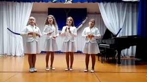 Вокальный ансамбль театр. отделения "Фа диез".
Русская нар. песня в обр.А.Оленичевой "Лён-леночек"