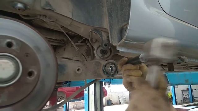 Замена сайлентблоков задней балки Peugeot 307 смотреть онлайн
