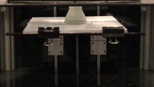 Печать шахматной фигуры на 3D-принтере UniqBot